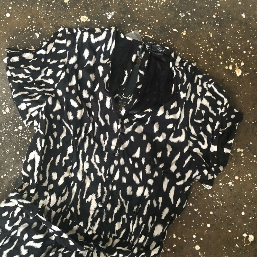 Rails Sophia Romper Shorts Black Abstract Cheetah - Picture 8 of 9